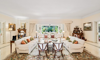 Villa lujosa en venta con vistas al jardín, a un paso de la playa en Guadalmina Baja en Marbella 41836 