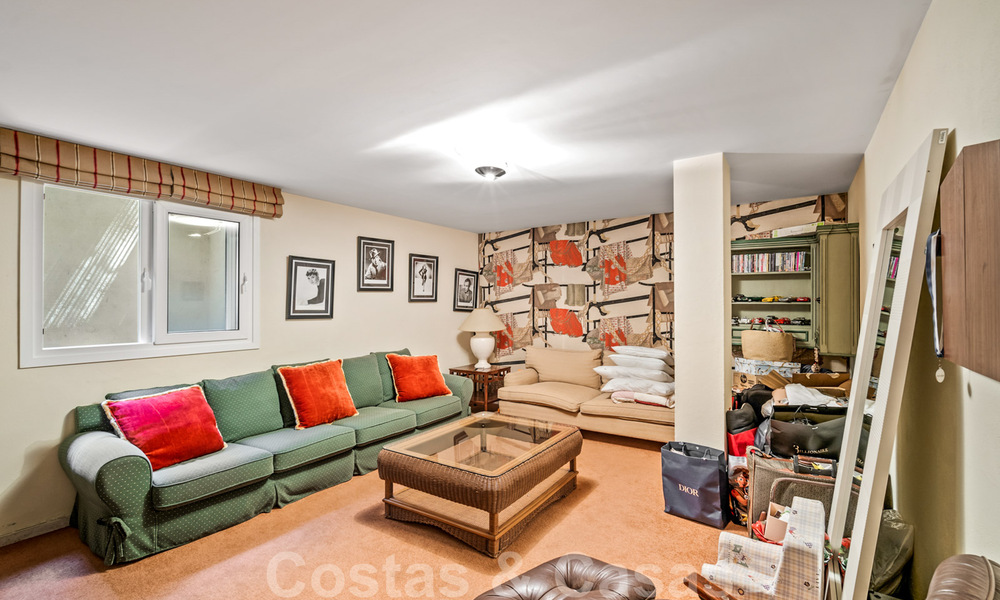 Villa lujosa en venta con vistas al jardín, a un paso de la playa en Guadalmina Baja en Marbella 41853