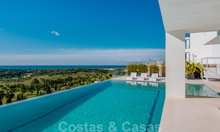 Villa modernista en venta con vistas panorámicas al mar en Marbella - Benahavis 41922 