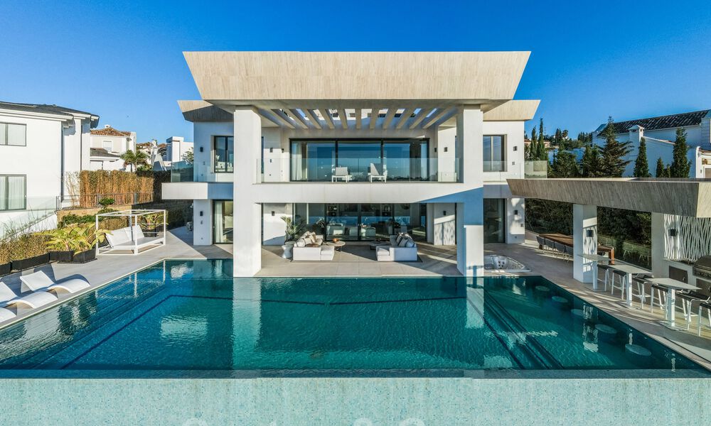 Villa modernista en venta con vistas panorámicas al mar en Marbella - Benahavis 41930