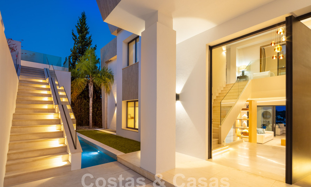 Villa modernista en venta con vistas panorámicas al mar en Marbella - Benahavis 58752