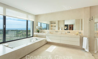 Villa modernista en venta con vistas panorámicas al mar en Marbella - Benahavis 58756 