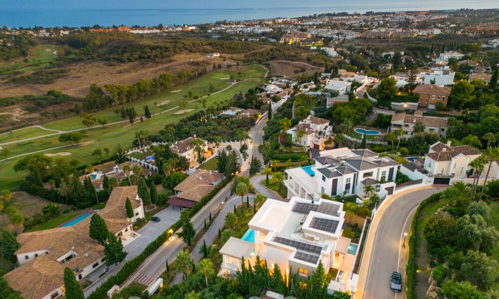 Villa modernista en venta con vistas panorámicas al mar en Marbella - Benahavis 58779