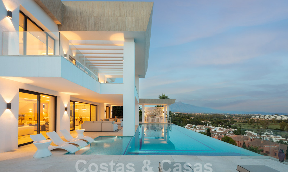 Villa modernista en venta con vistas panorámicas al mar en Marbella - Benahavis 58780