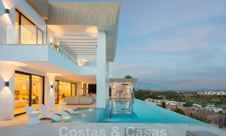 Villa modernista en venta con vistas panorámicas al mar en Marbella - Benahavis 58780 