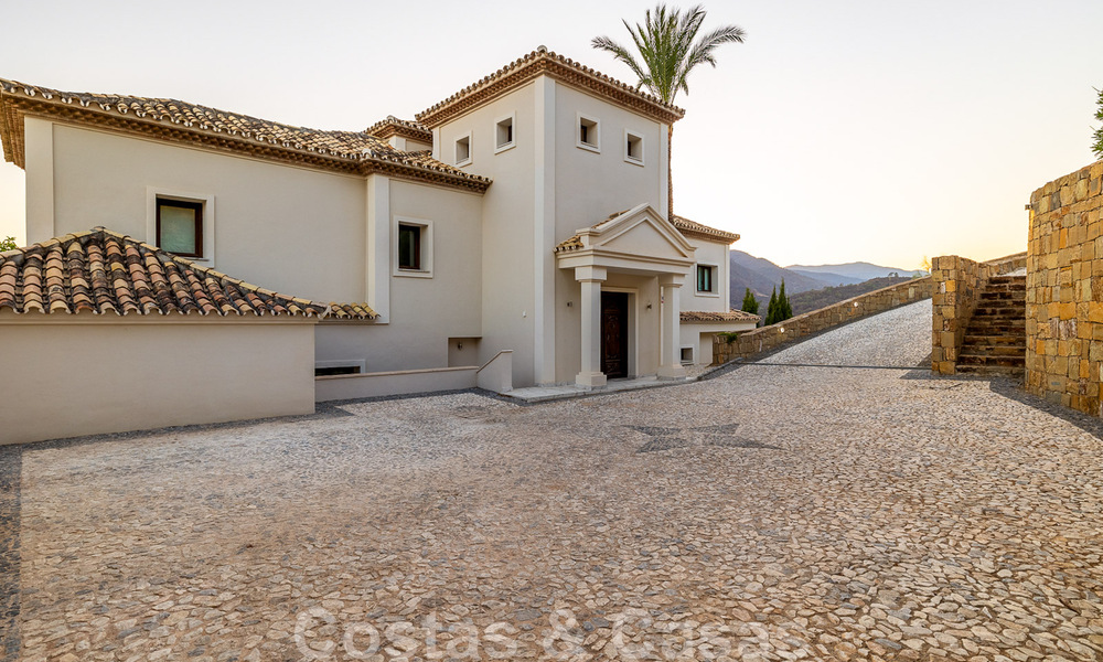 Villa lujosa en venta con vistas al mar en Benahavis - Marbella 44085