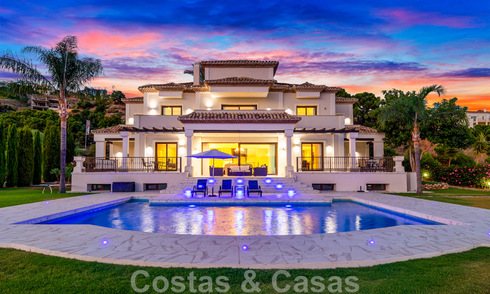 Villa lujosa en venta con vistas al mar en Benahavis - Marbella 44087