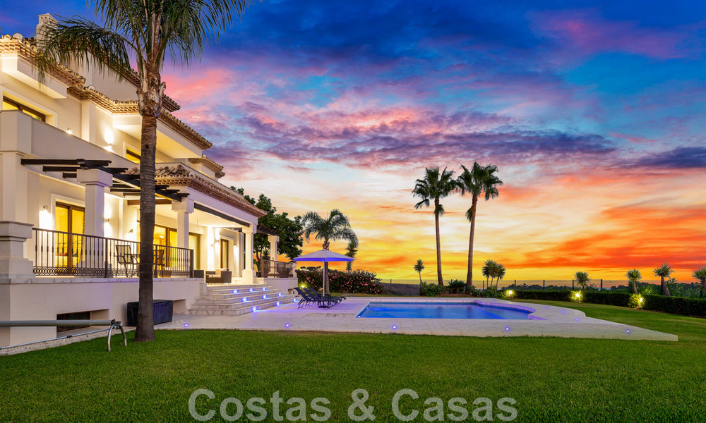 Villa lujosa en venta con vistas al mar en Benahavis - Marbella 44090