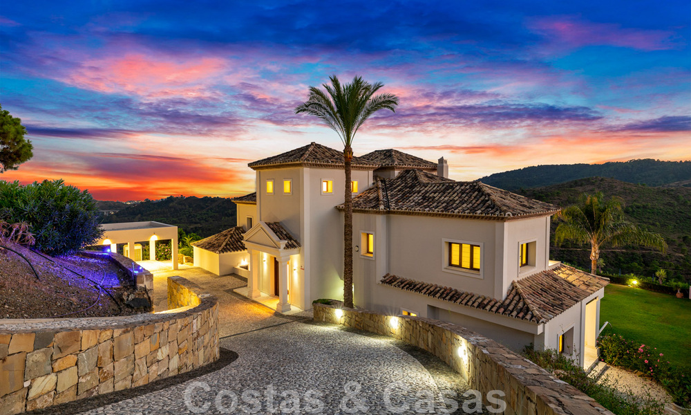Villa lujosa en venta con vistas al mar en Benahavis - Marbella 44092