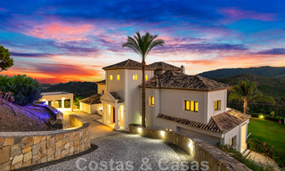 Villa lujosa en venta con vistas al mar en Benahavis - Marbella 44092 