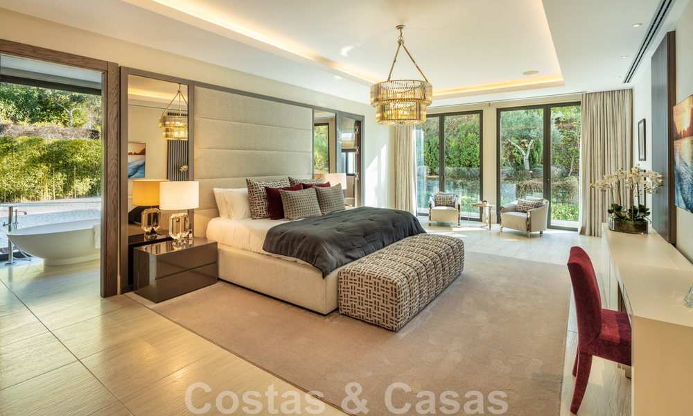 Villa de lujo contemporánea y moderna en venta en estilo resort con vistas panorámicas al mar en Cascada de Camojan en Marbella 42085