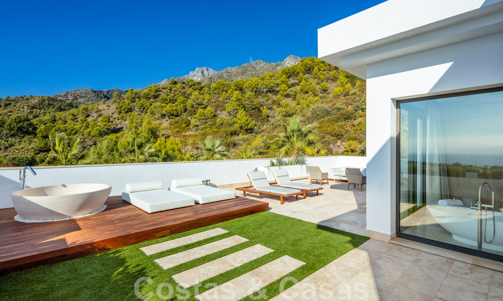 Villa de lujo contemporánea y moderna en venta en estilo resort con vistas panorámicas al mar en Cascada de Camojan en Marbella 42095
