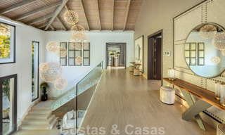 Villa de lujo contemporánea y moderna en venta en estilo resort con vistas panorámicas al mar en Cascada de Camojan en Marbella 42097 