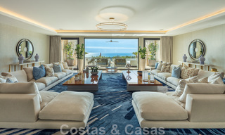 Villa de lujo contemporánea y moderna en venta en estilo resort con vistas panorámicas al mar en Cascada de Camojan en Marbella 42101 