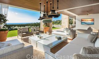 Villa de lujo contemporánea y moderna en venta en estilo resort con vistas panorámicas al mar en Cascada de Camojan en Marbella 42103 