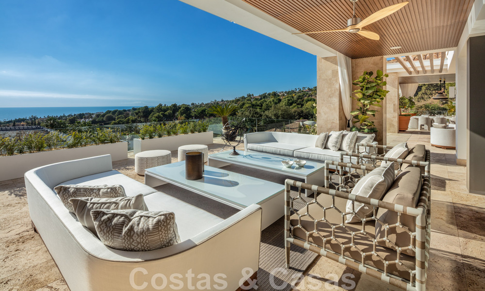 Villa de lujo contemporánea y moderna en venta en estilo resort con vistas panorámicas al mar en Cascada de Camojan en Marbella 42104