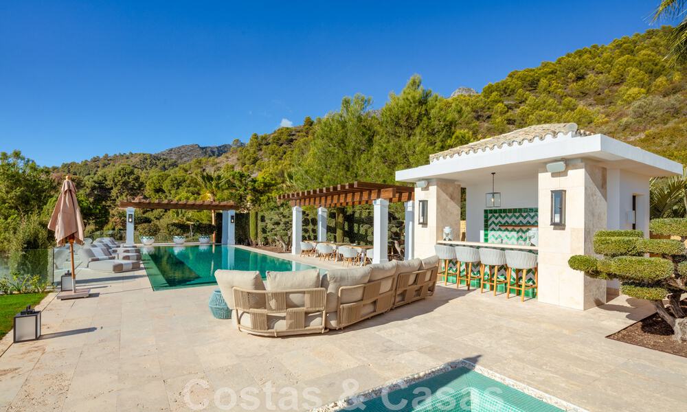 Villa de lujo contemporánea y moderna en venta en estilo resort con vistas panorámicas al mar en Cascada de Camojan en Marbella 42106