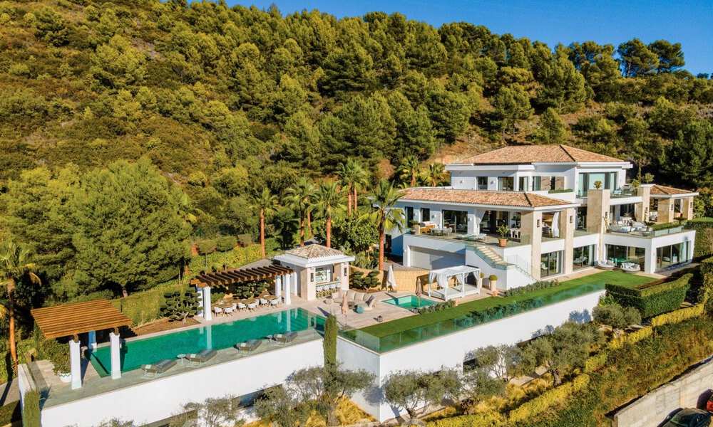Villa de lujo contemporánea y moderna en venta en estilo resort con vistas panorámicas al mar en Cascada de Camojan en Marbella 42109