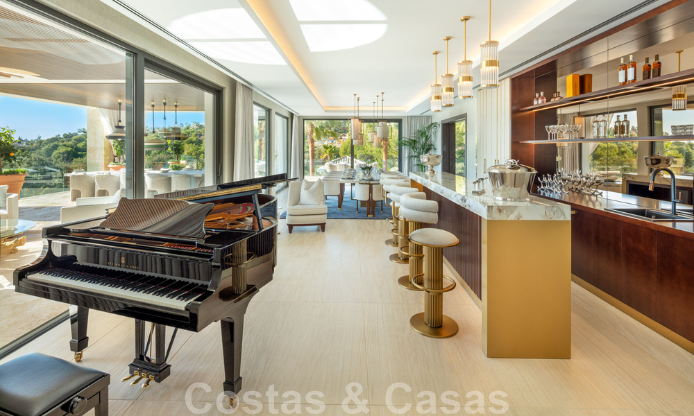 Villa de lujo contemporánea y moderna en venta en estilo resort con vistas panorámicas al mar en Cascada de Camojan en Marbella 42111