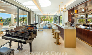 Villa de lujo contemporánea y moderna en venta en estilo resort con vistas panorámicas al mar en Cascada de Camojan en Marbella 42111 