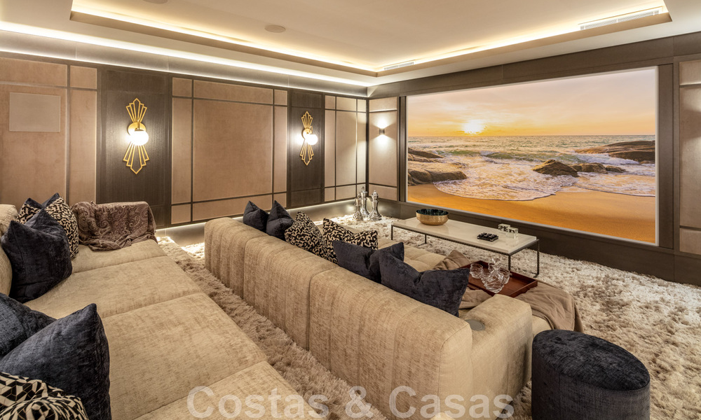 Villa de lujo contemporánea y moderna en venta en estilo resort con vistas panorámicas al mar en Cascada de Camojan en Marbella 42119