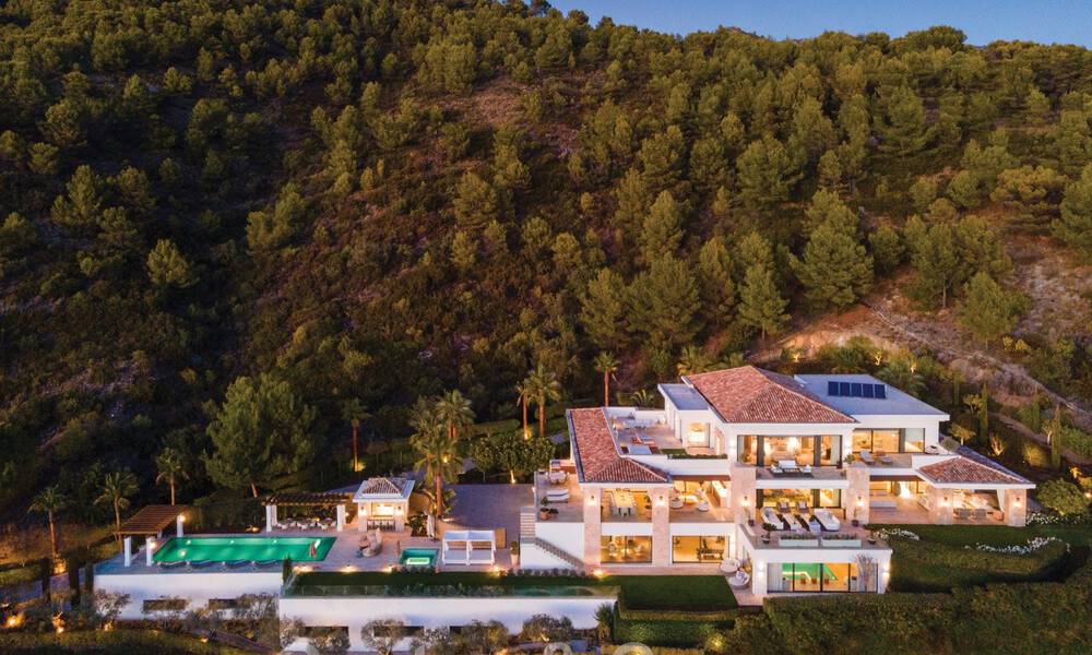 Villa de lujo contemporánea y moderna en venta en estilo resort con vistas panorámicas al mar en Cascada de Camojan en Marbella 42122