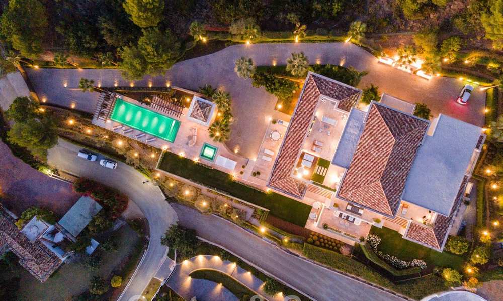 Villa de lujo contemporánea y moderna en venta en estilo resort con vistas panorámicas al mar en Cascada de Camojan en Marbella 42123