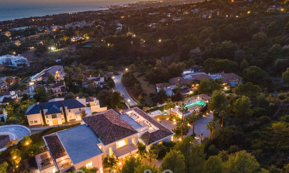 Villa de lujo contemporánea y moderna en venta en estilo resort con vistas panorámicas al mar en Cascada de Camojan en Marbella 42124