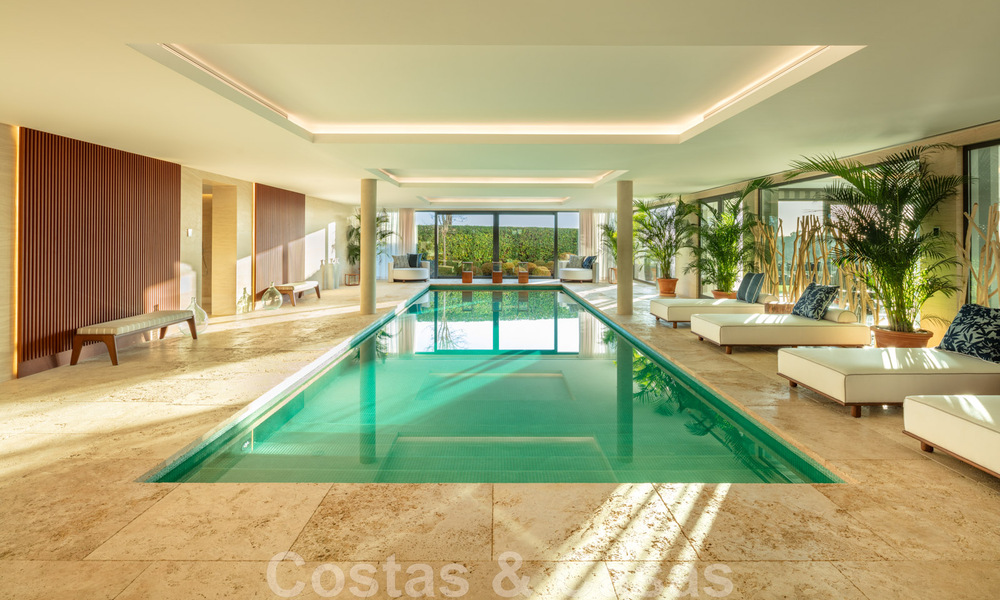 Villa de lujo contemporánea y moderna en venta en estilo resort con vistas panorámicas al mar en Cascada de Camojan en Marbella 42125