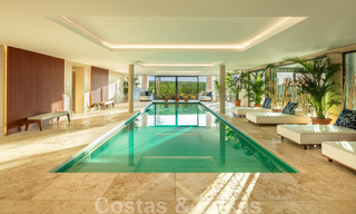 Villa de lujo contemporánea y moderna en venta en estilo resort con vistas panorámicas al mar en Cascada de Camojan en Marbella 42125 