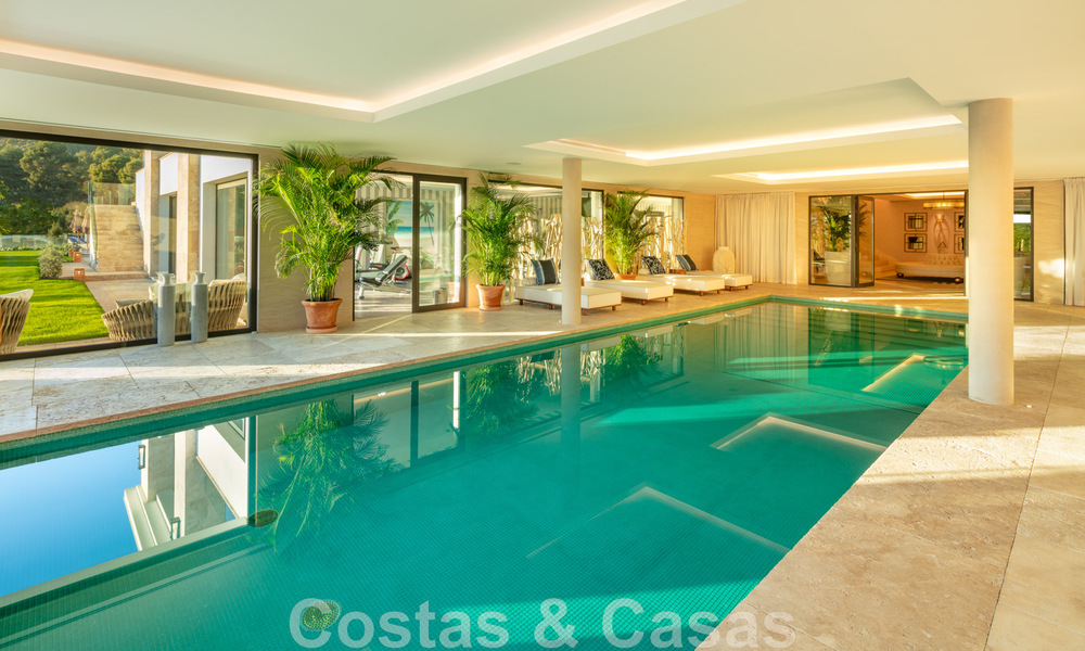 Villa de lujo contemporánea y moderna en venta en estilo resort con vistas panorámicas al mar en Cascada de Camojan en Marbella 42126