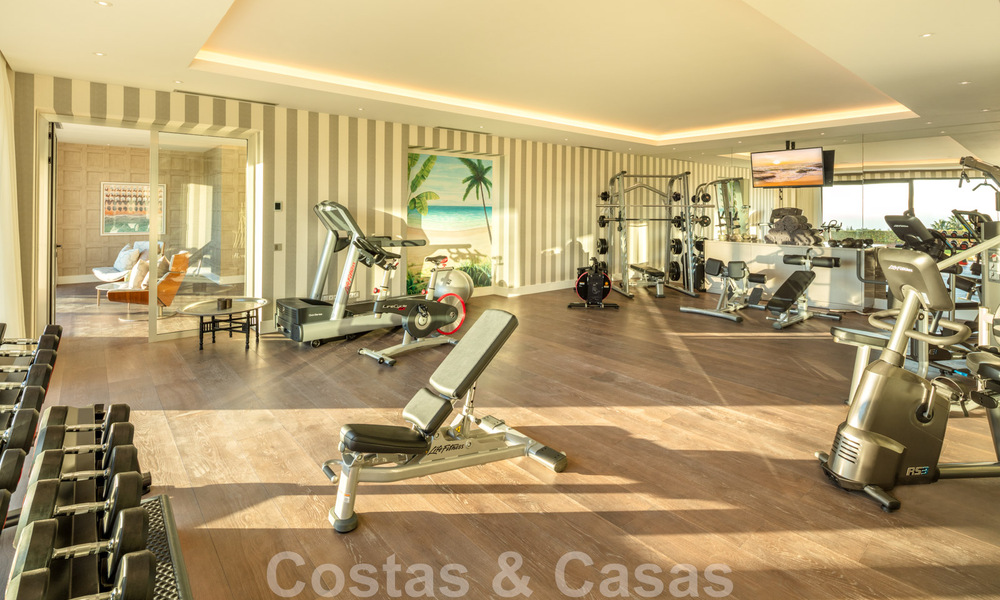 Villa de lujo contemporánea y moderna en venta en estilo resort con vistas panorámicas al mar en Cascada de Camojan en Marbella 42127