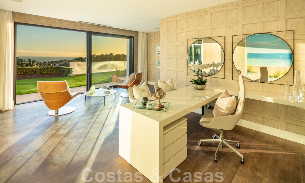 Villa de lujo contemporánea y moderna en venta en estilo resort con vistas panorámicas al mar en Cascada de Camojan en Marbella 42128