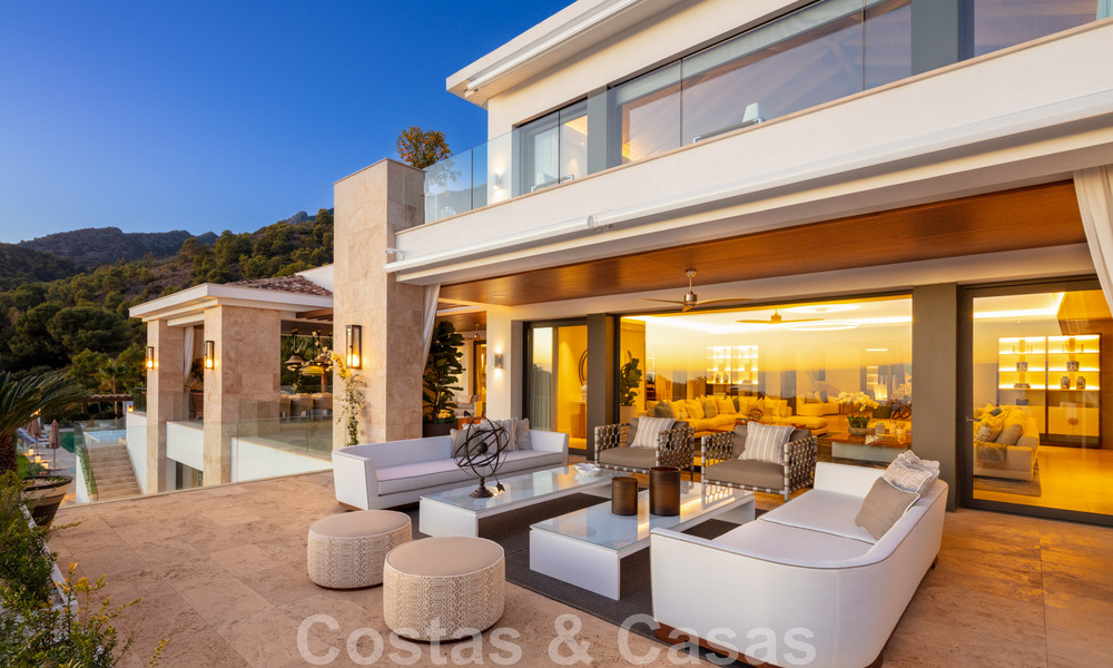 Villa de lujo contemporánea y moderna en venta en estilo resort con vistas panorámicas al mar en Cascada de Camojan en Marbella 42132