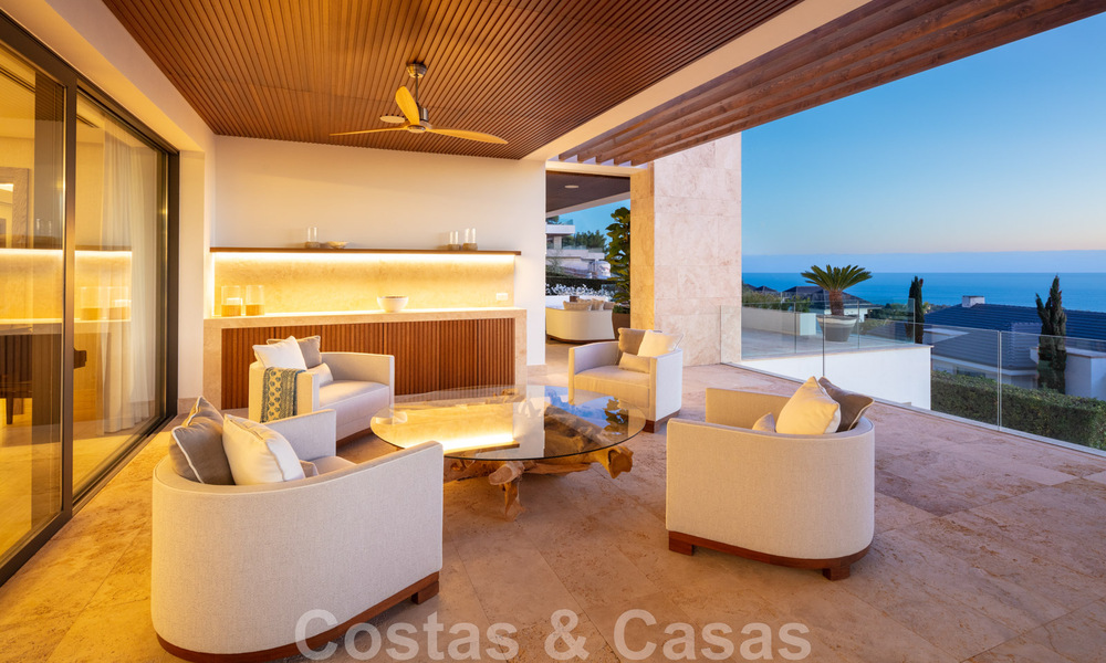 Villa de lujo contemporánea y moderna en venta en estilo resort con vistas panorámicas al mar en Cascada de Camojan en Marbella 42133