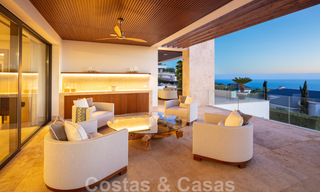 Villa de lujo contemporánea y moderna en venta en estilo resort con vistas panorámicas al mar en Cascada de Camojan en Marbella 42133 