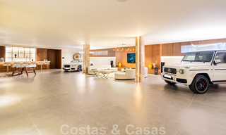 Villa de lujo contemporánea y moderna en venta en estilo resort con vistas panorámicas al mar en Cascada de Camojan en Marbella 42404 