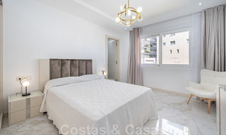 Apartamento renovado en venta, con vistas al mar, en el centro de Puerto Banús, Marbella 42249 