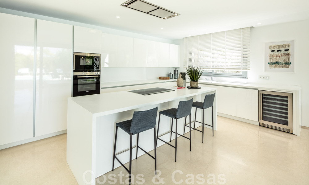 Villa de diseño en venta en una exclusiva urbanización de Nueva Andalucía - Marbella 42155