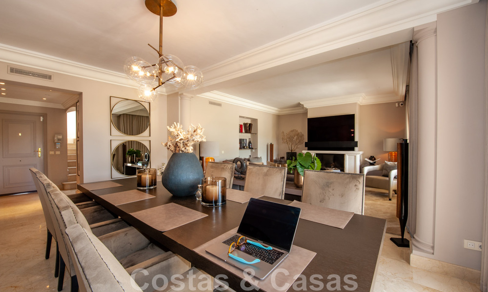 Ático de lujo en venta en un precioso complejo en primera línea de golf en Nueva Andalucía, Marbella 42175