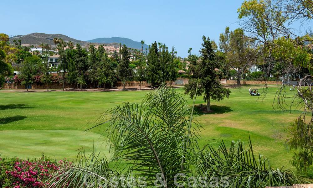 Ático de lujo en venta en un precioso complejo en primera línea de golf en Nueva Andalucía, Marbella 42197