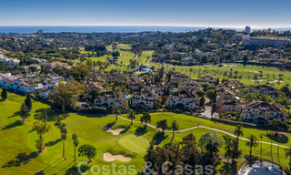 Ático de lujo en venta en un precioso complejo en primera línea de golf en Nueva Andalucía, Marbella 42216 