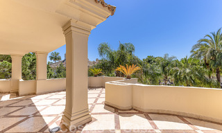 Ático de lujo en venta en un precioso complejo en primera línea de golf en Nueva Andalucía, Marbella 51667 