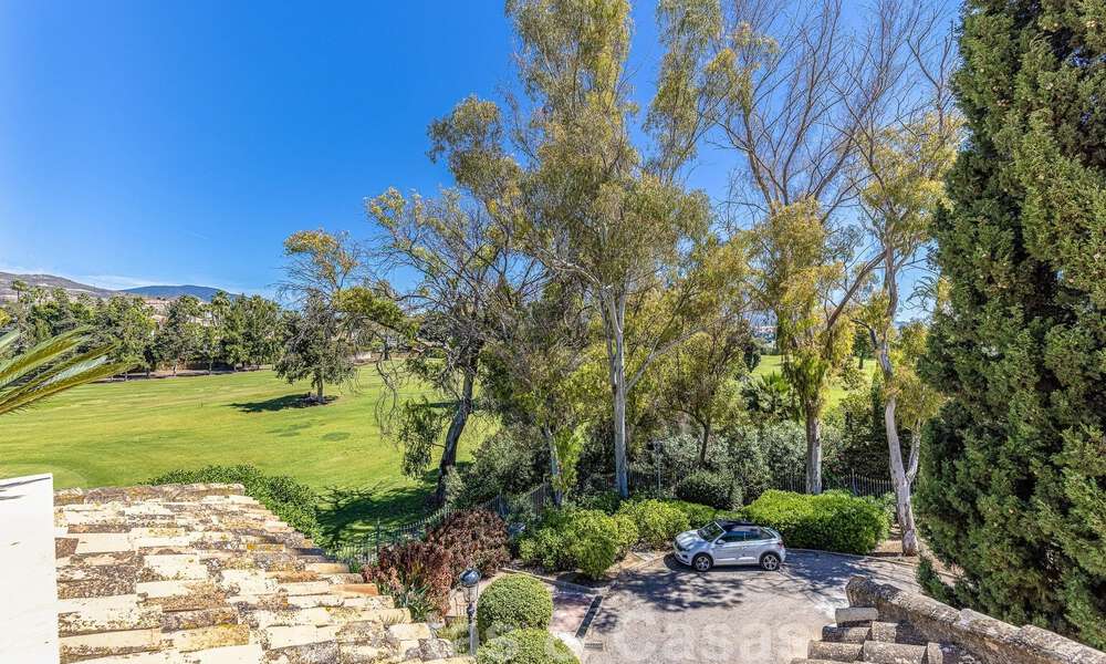 Ático de lujo en venta en un precioso complejo en primera línea de golf en Nueva Andalucía, Marbella 51683