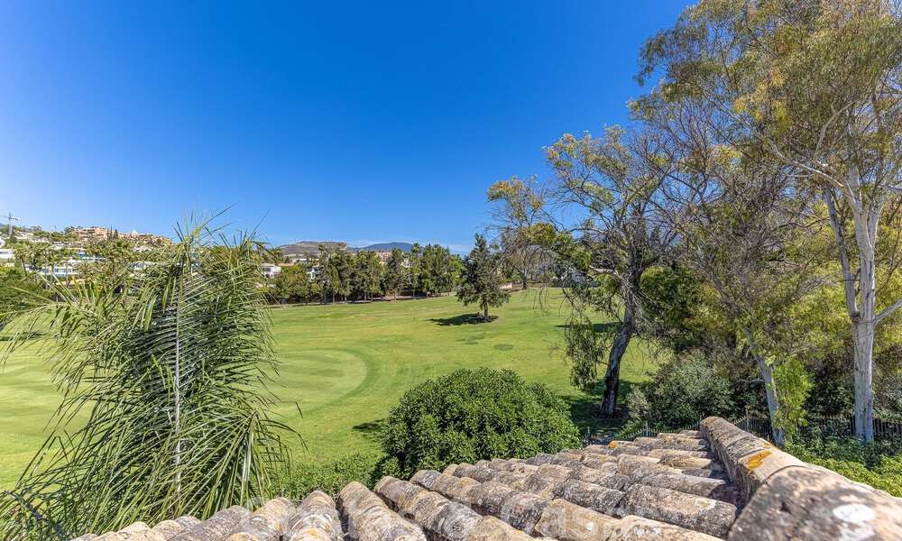 Ático de lujo en venta en un precioso complejo en primera línea de golf en Nueva Andalucía, Marbella 51685