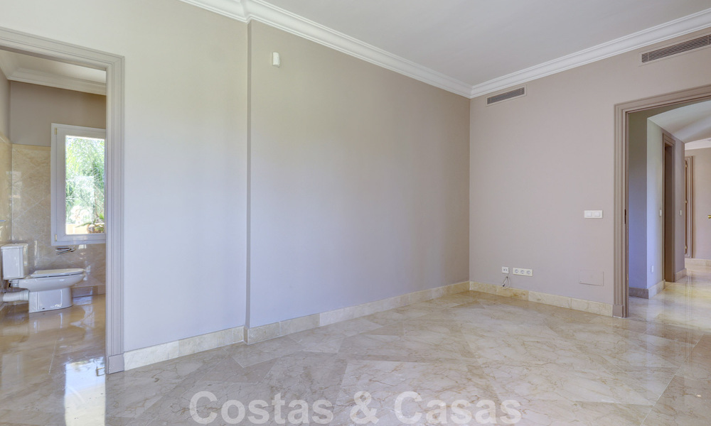 Ático de lujo en venta en un precioso complejo en primera línea de golf en Nueva Andalucía, Marbella 51689