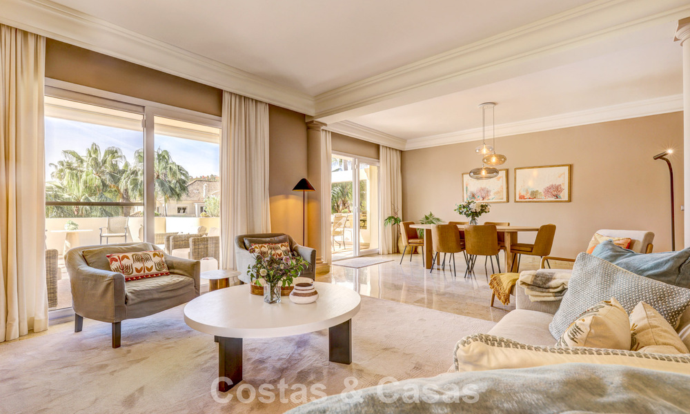 Ático de lujo en venta en un precioso complejo en primera línea de golf en Nueva Andalucía, Marbella 796980