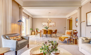 Ático de lujo en venta en un precioso complejo en primera línea de golf en Nueva Andalucía, Marbella 796981 