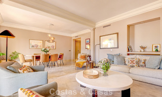 Ático de lujo en venta en un precioso complejo en primera línea de golf en Nueva Andalucía, Marbella 796982 