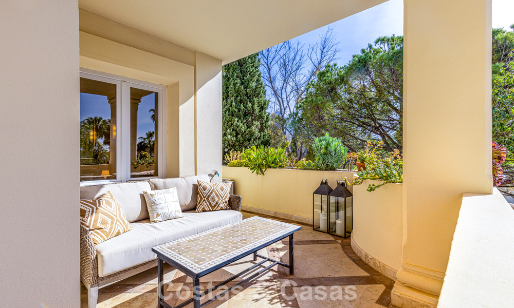 Ático de lujo en venta en un precioso complejo en primera línea de golf en Nueva Andalucía, Marbella 796989